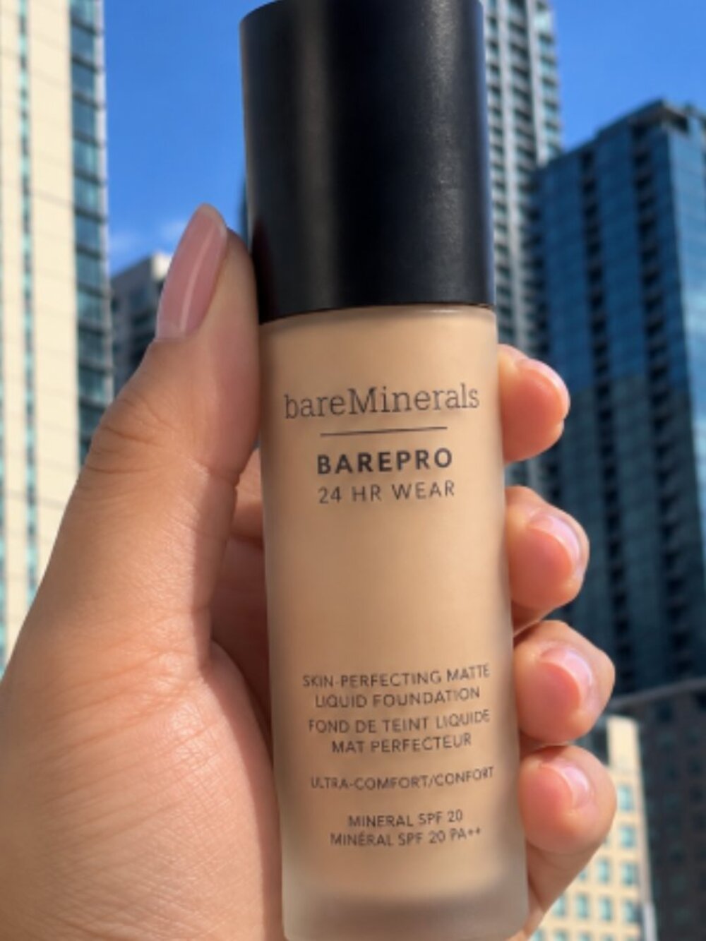 BAREPRO® 24HR Wear Skin-Perfecting Matte Liquid Foundation Mineral SPF 20 light